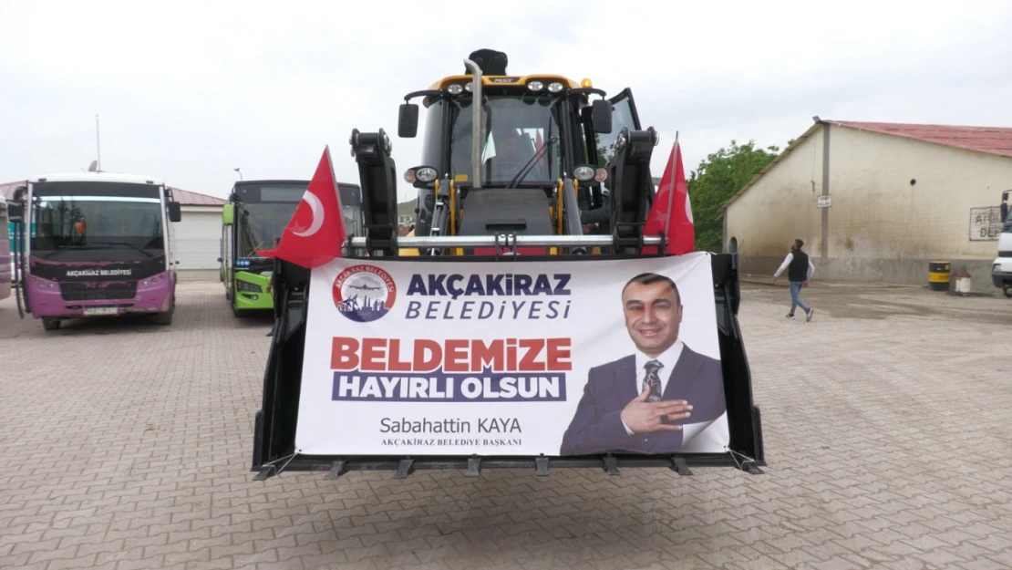 Akçakiraz belediyesi, araç filosuna bir iş makinesini daha kazandırdı