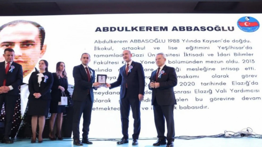 Bakan Soylu'dan, Vali Yardımcısı Abbasoğlu'na 'Üstün başarı ödülü'