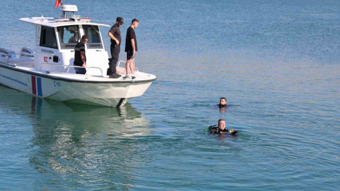 Baraj gölüne giren genç kayboldu, arama çalışmaları sürüyor