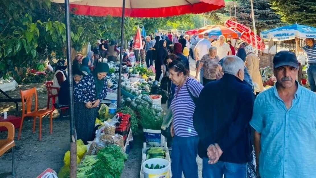 Bu köyde  kadınlar hem  üretip hem satıyor