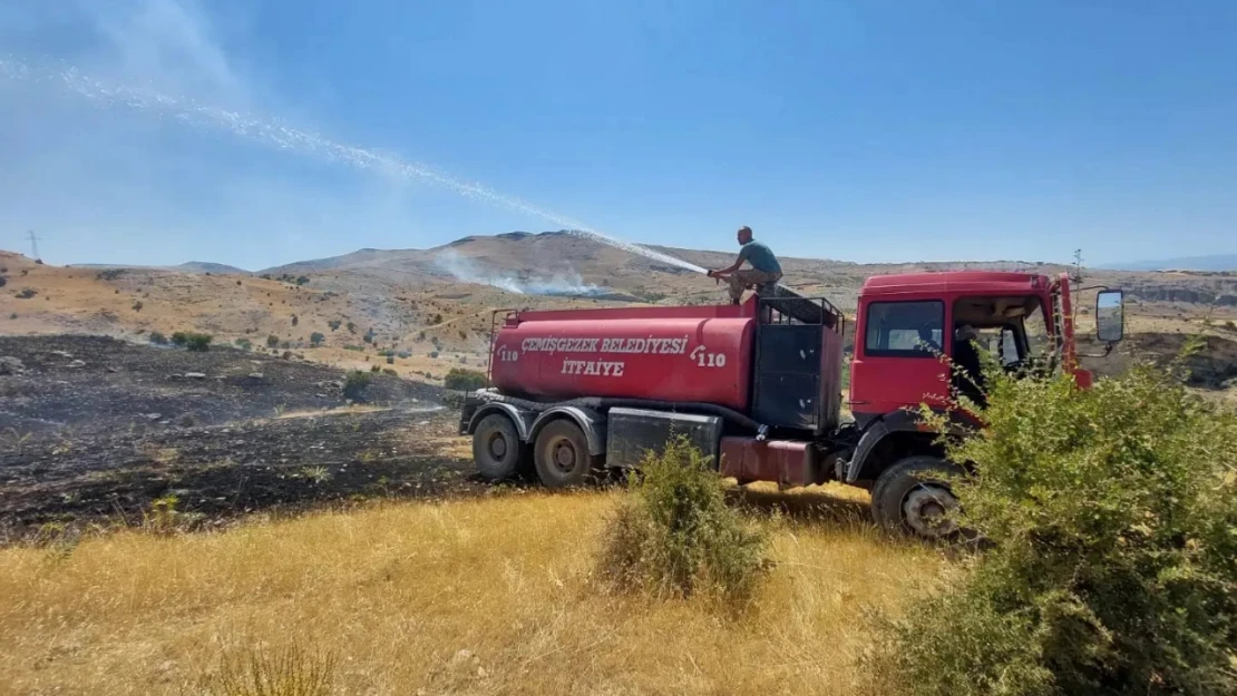 Çemişgezek'te çıkan örtü yangınları söndürüldü