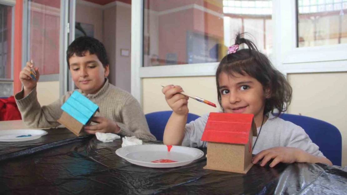 Çocuklarda depremin izleri silinmeye çalışılıyor