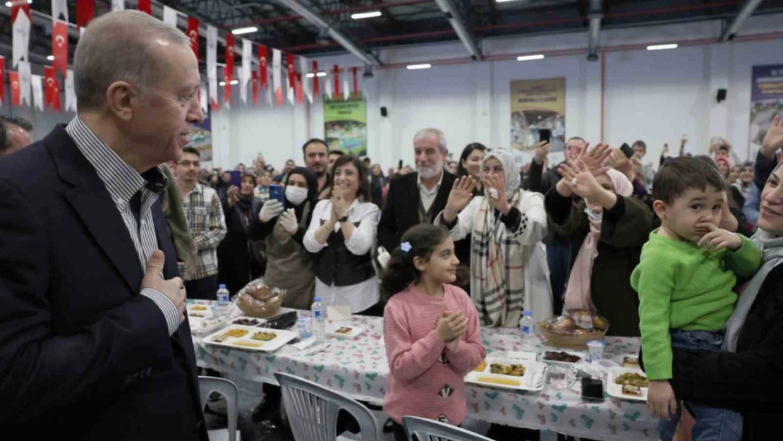 Cumhurbaşkanı Erdoğan Elazığ'da depremzedelerle iftarda buluştu