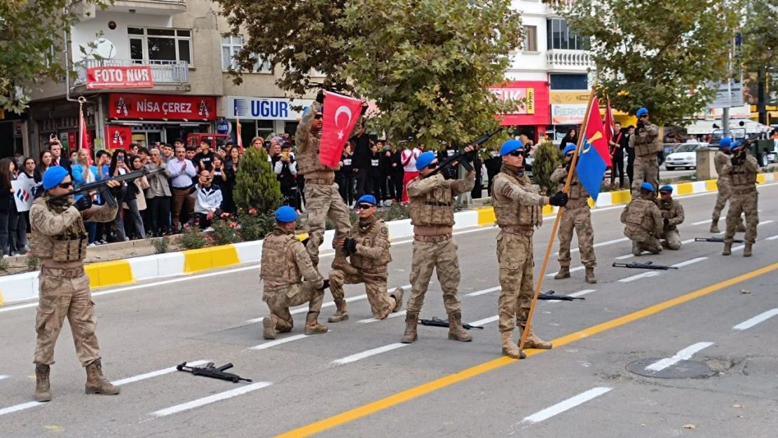 Cumhuriyetimizin 100. yılı kutlamaları için Elazığ'da genel prova yapıldı