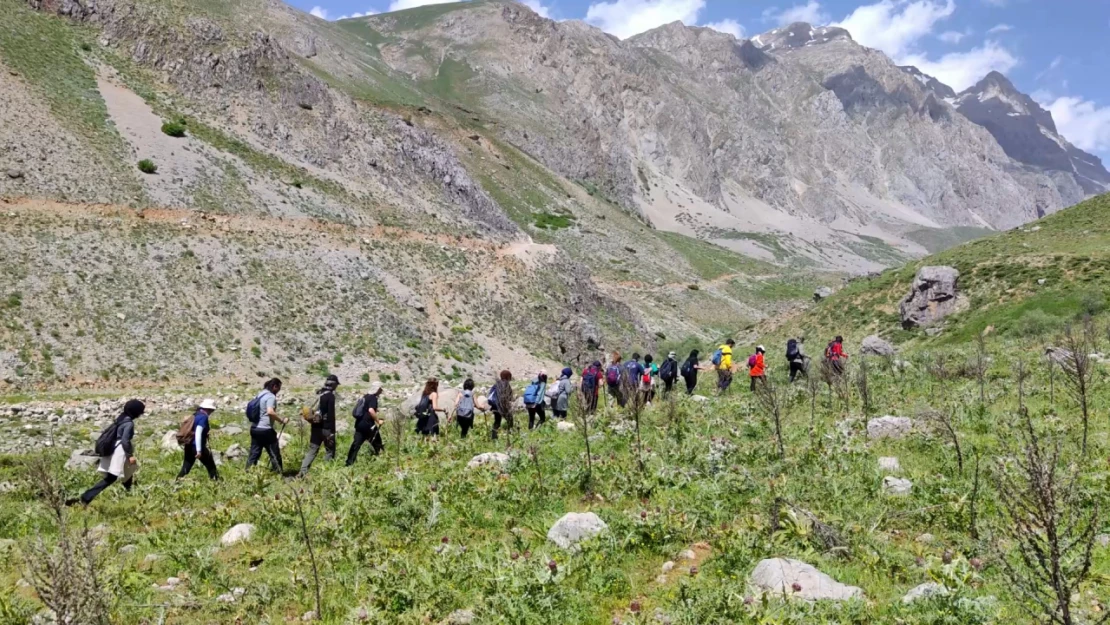 Doğa sporları spor kulübü'nden 3200 metre zirve tırmanışı