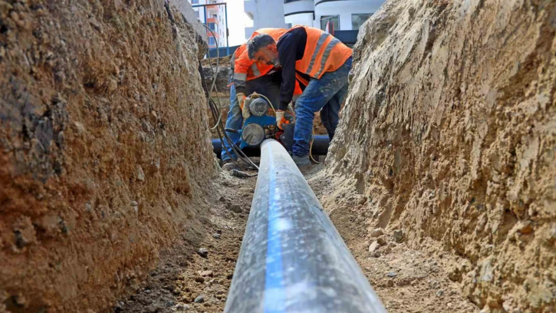 Elazığ'da altyapı yenileme çalışmaları sürüyor