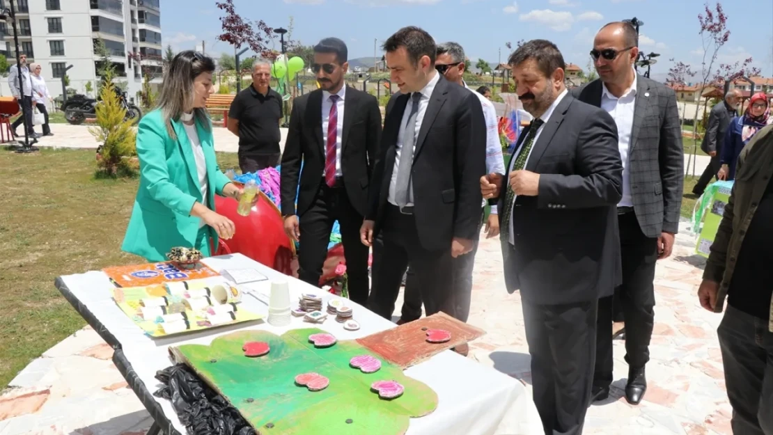 Elazığ'da atıklardan hazırlanan ürünler sergilendi