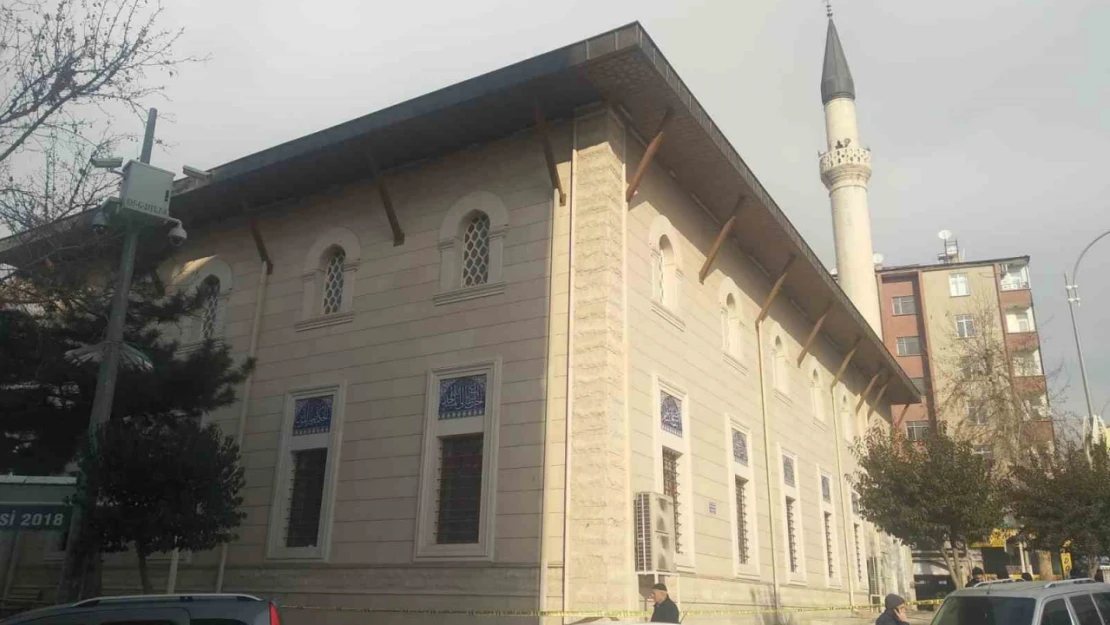 Elazığ'da bir cami ibadete kapatıldı