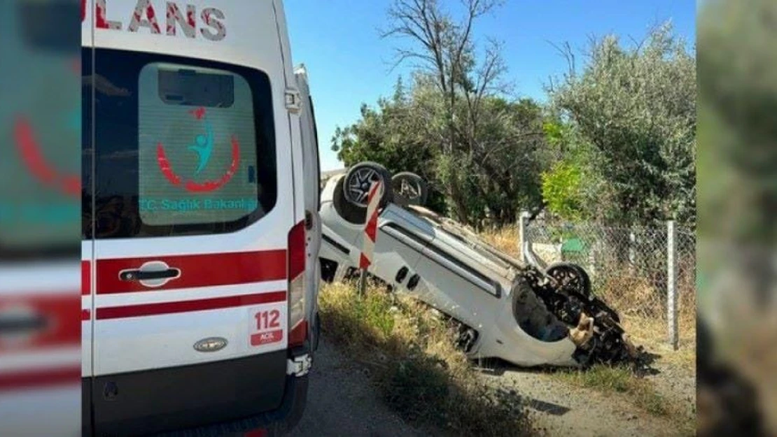 Elazığ'da devrilen hafif ticari aracın sürücüsü yaralandı