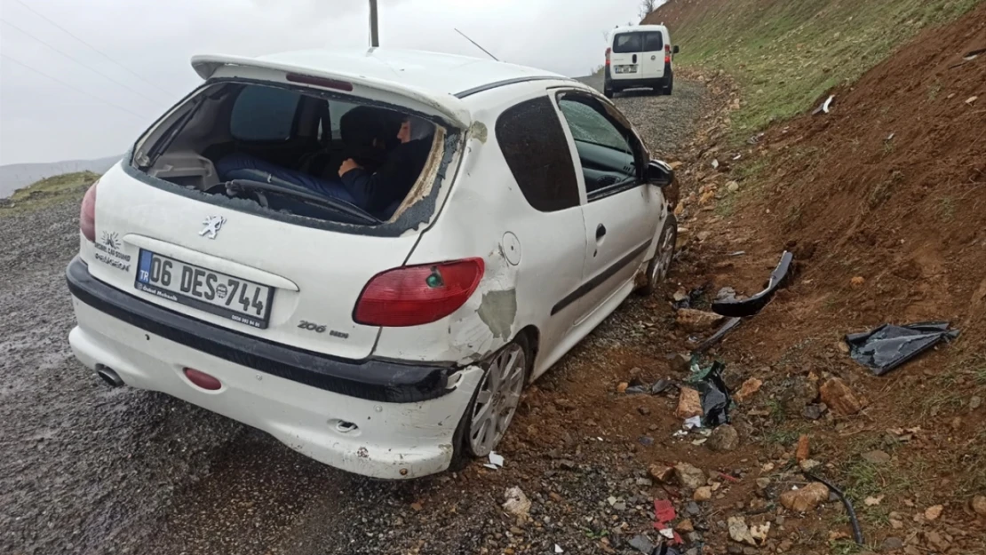 Elazığ'da devrilen otomobildeki 4 kişi hafif yaralandı