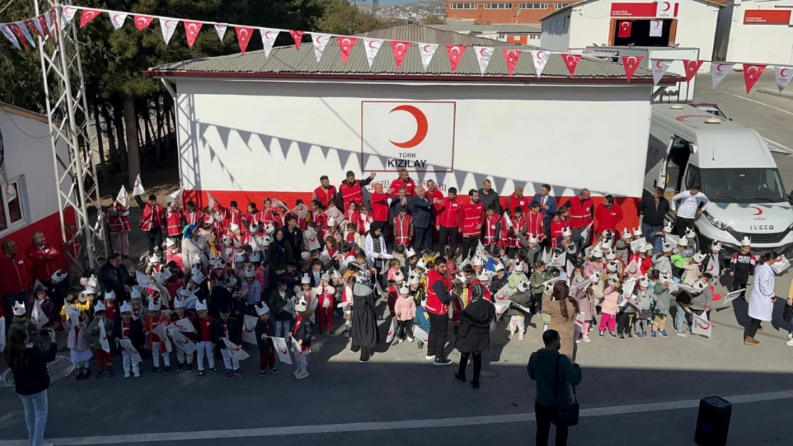 Elazığ'da miniklerden Kızılay'a ziyaret