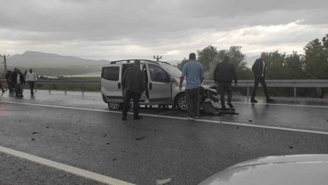 Elazığ'da trafik kazası: 2 yaralı