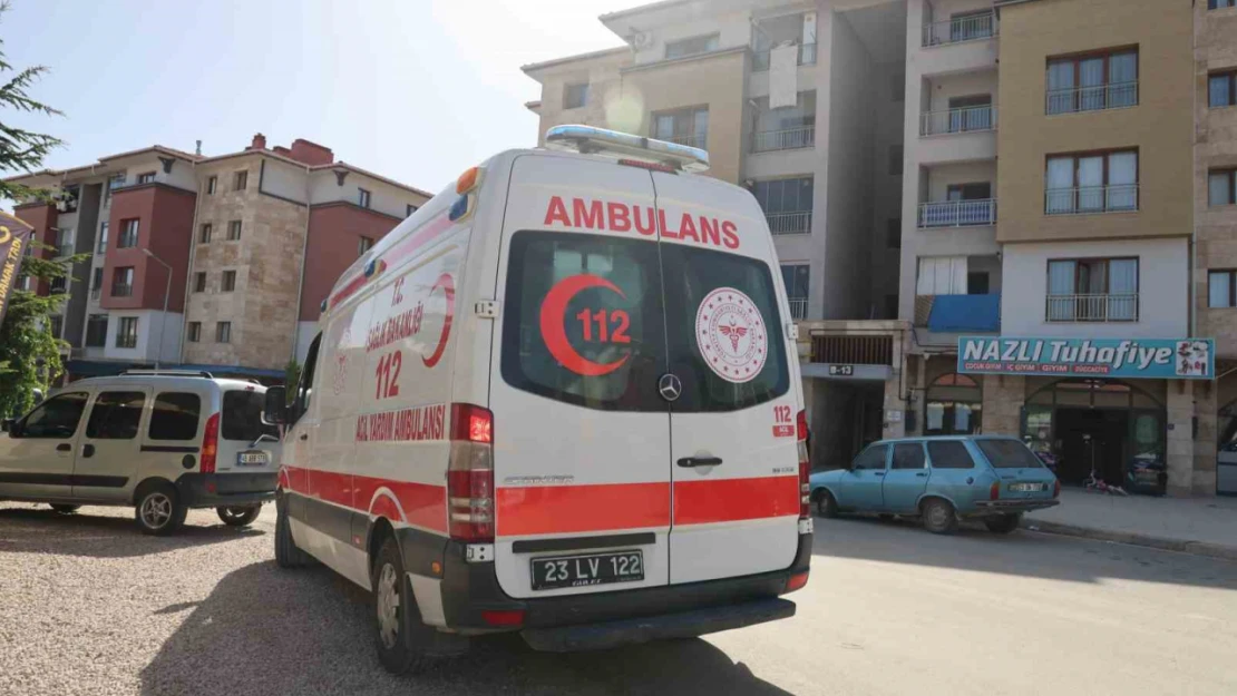 Elazığ'da yangın: Dumandan etkilenen 2 çocuk tedavi altına alındı