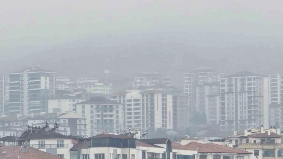 Elazığ'da yüksek kesimlerde yoğun sis etkisini sürdürüyor