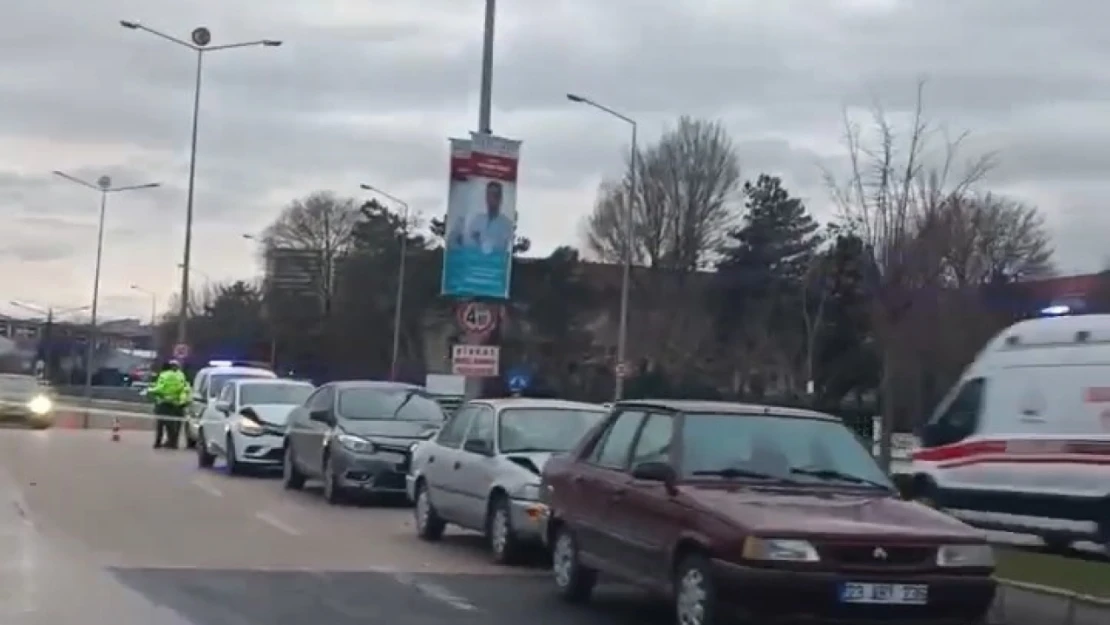 Elazığ'da zincirleme trafik kazası: 1 yaralı