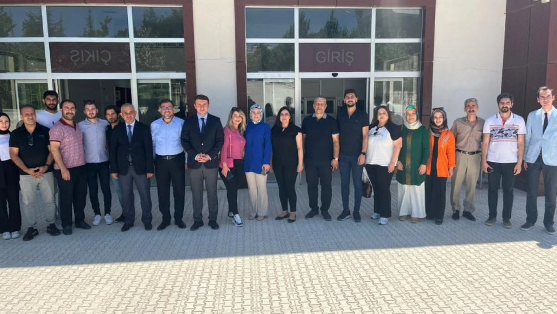 Elazığ'daki rehber öğretmenlere Fırat üniversitesi anlatıldı