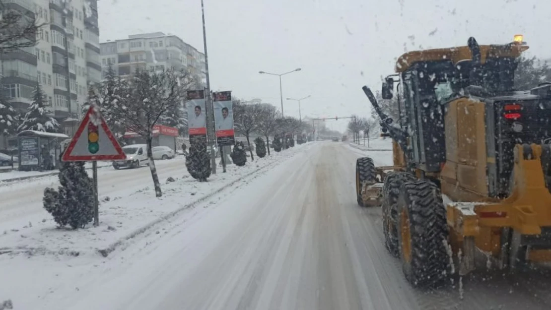 Elazığ kar yağışının etkisi altında kaldı