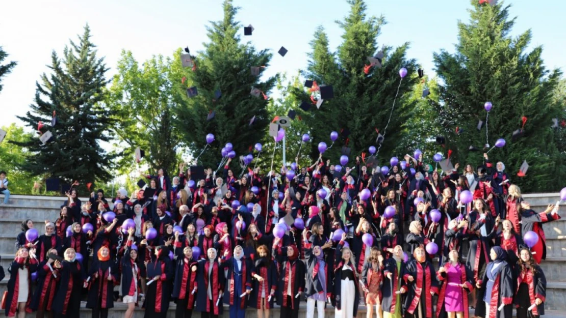 Fırat Üniversitesi mezunlarını uğurluyor