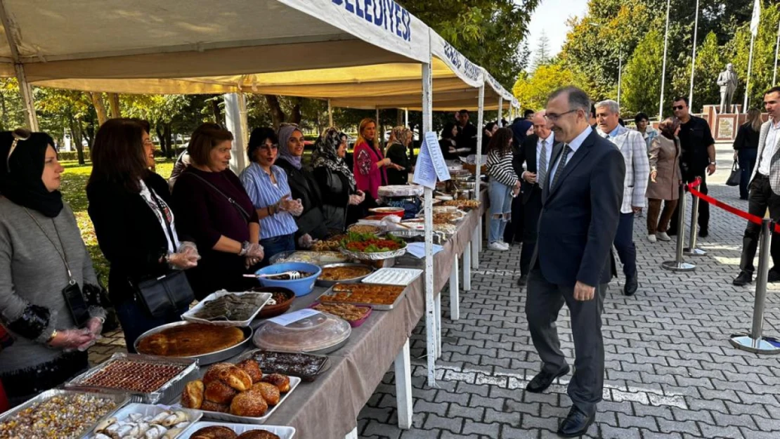 FÜ'de öğrencilere destek olmak amacıyla hayır kermesi açıldı