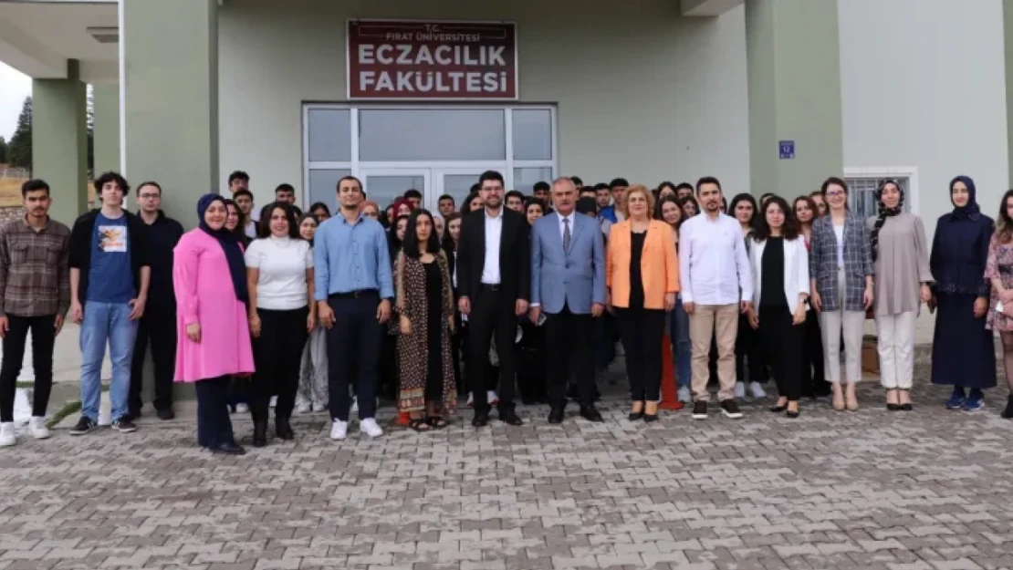 FÜ Eczacılık fakültesi ilk öğrencilerine 'merhaba' dedi