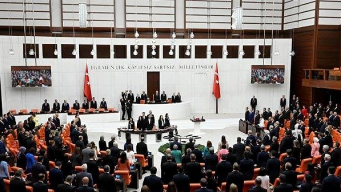 Kabine üyeleri mecliste yemin etti