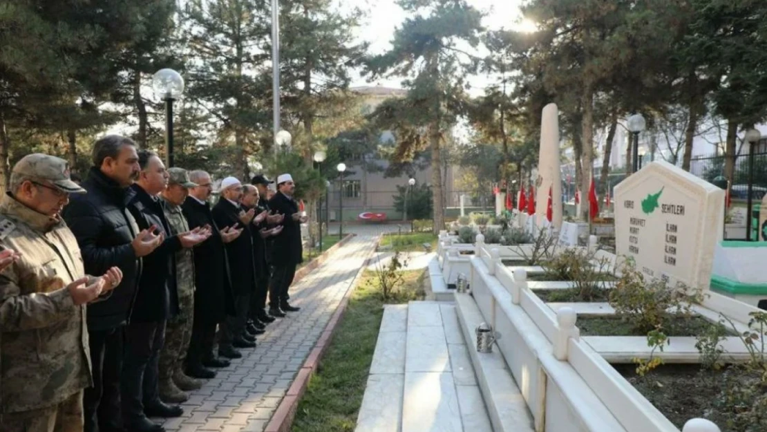 Kanlı Noel Saldırısında Şehit Düşen İlhanlar Kabirleri Başında Anıldı