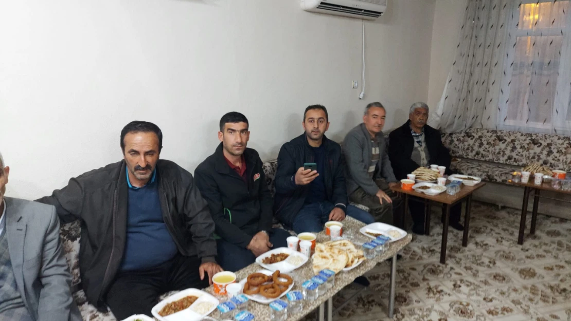 Keban'da cami imamı kendi cemaatine iftar yemeği verdi