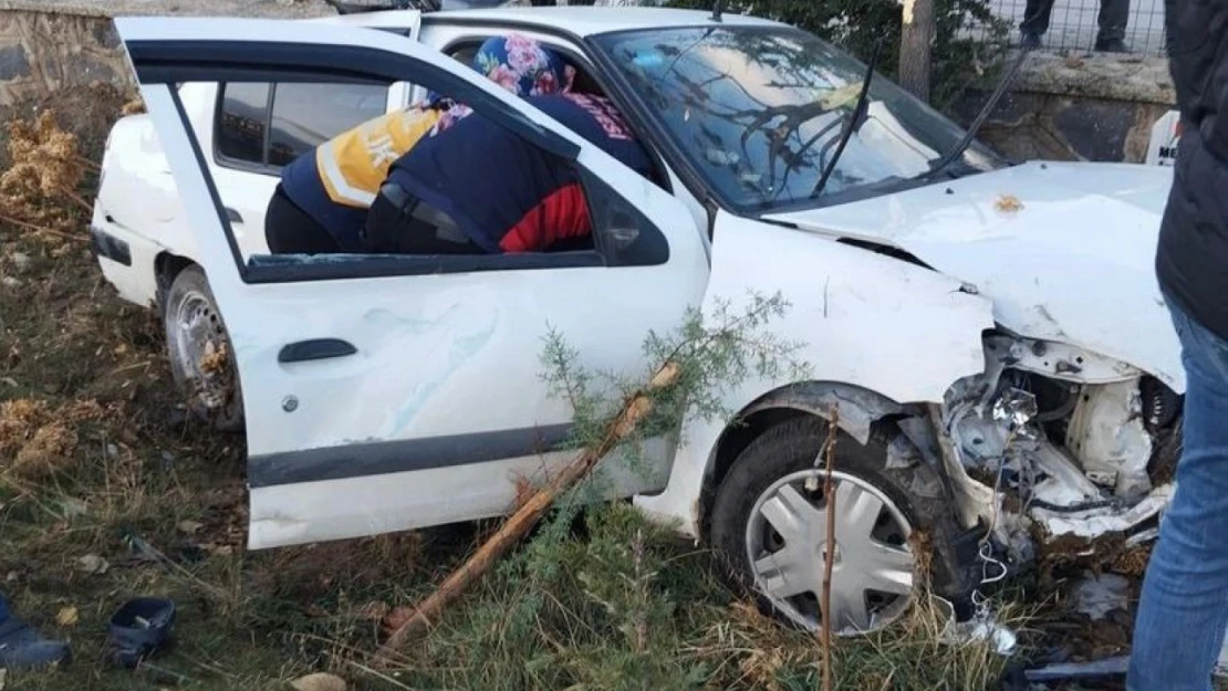 Sanayide çırak, izinsiz aldığı komşusunun aracıyla kaza yaptı: 1 yaralı