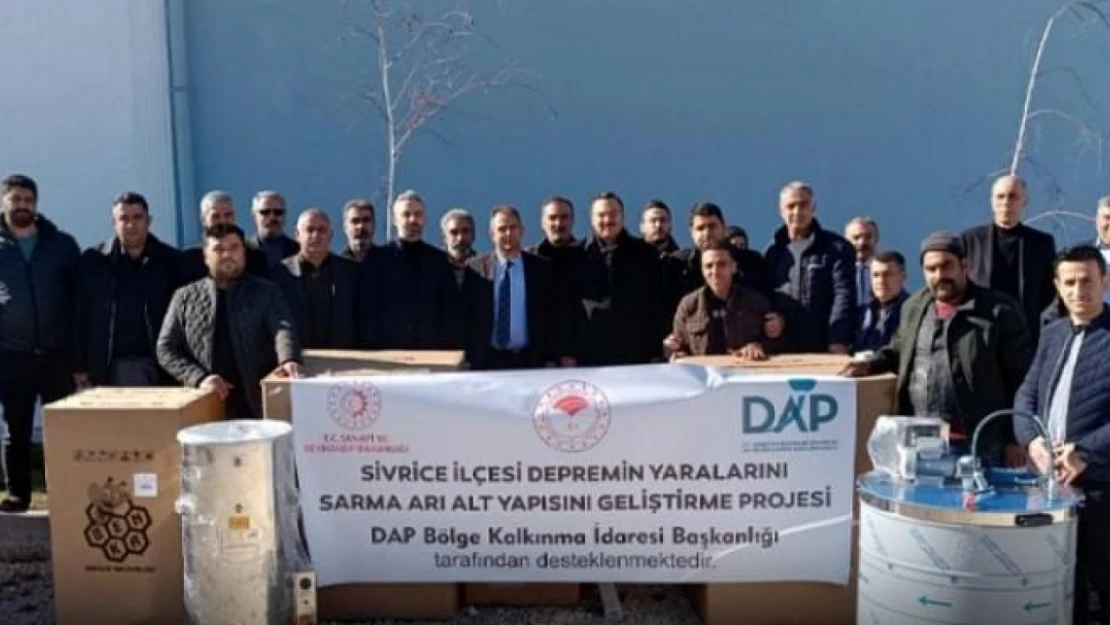 Sivrice'de üreticilere bal süzme makinası dağıtıldı