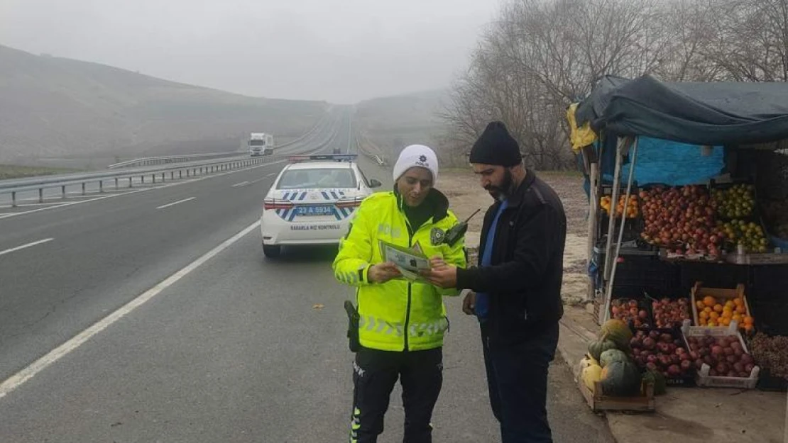 Vatandaşlar trafik kuralları konusunda bilgilendirildi.