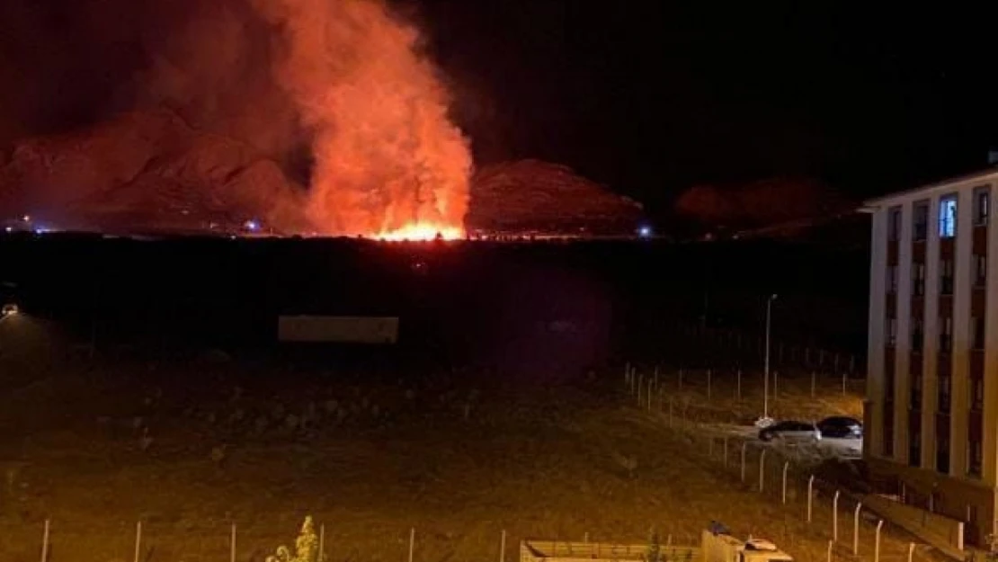 Yangın Elazığ'ın her yerini sardı: Baskil'de Belediye Başkanı acil yardım çağrısında bulundu