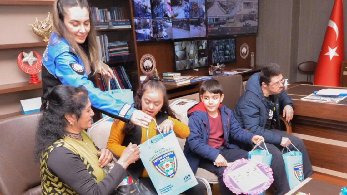 ZİÇEV, Down sendromlu öğrencileri ile birlikte polis ekiplerini ziyaret etti