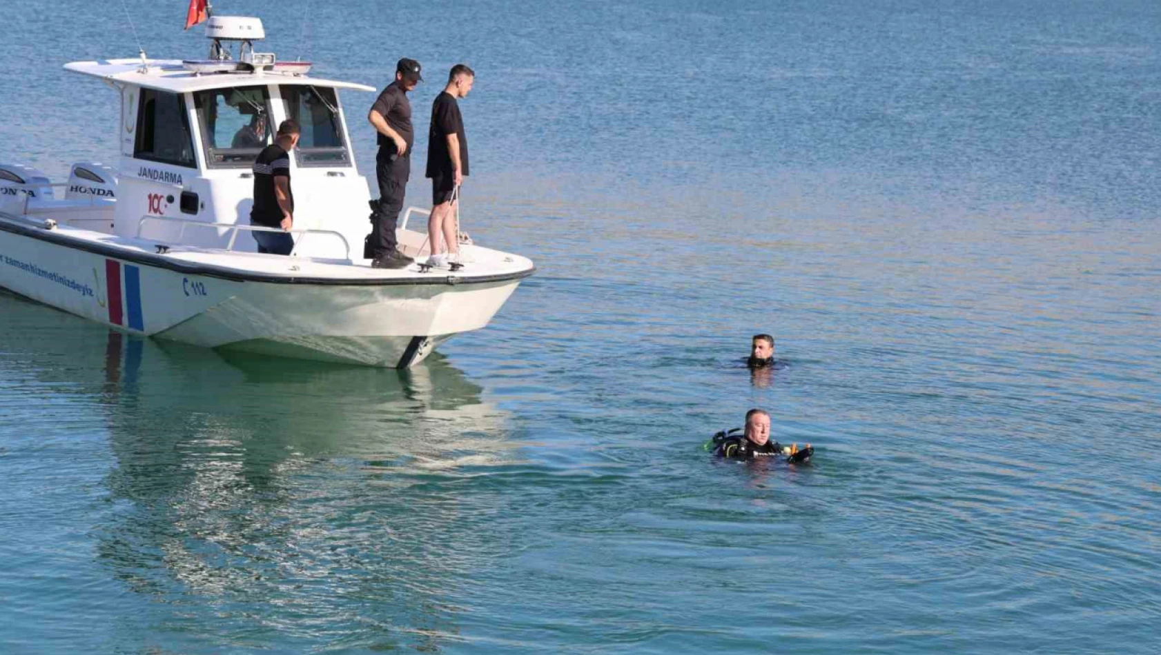 Baraj gölüne giren genç kayboldu, arama çalışmaları sürüyor