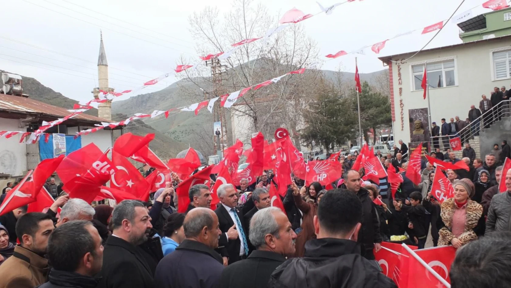 CHP Keban Belediye Bşk. Adayı Alagöz, miting düzenledi