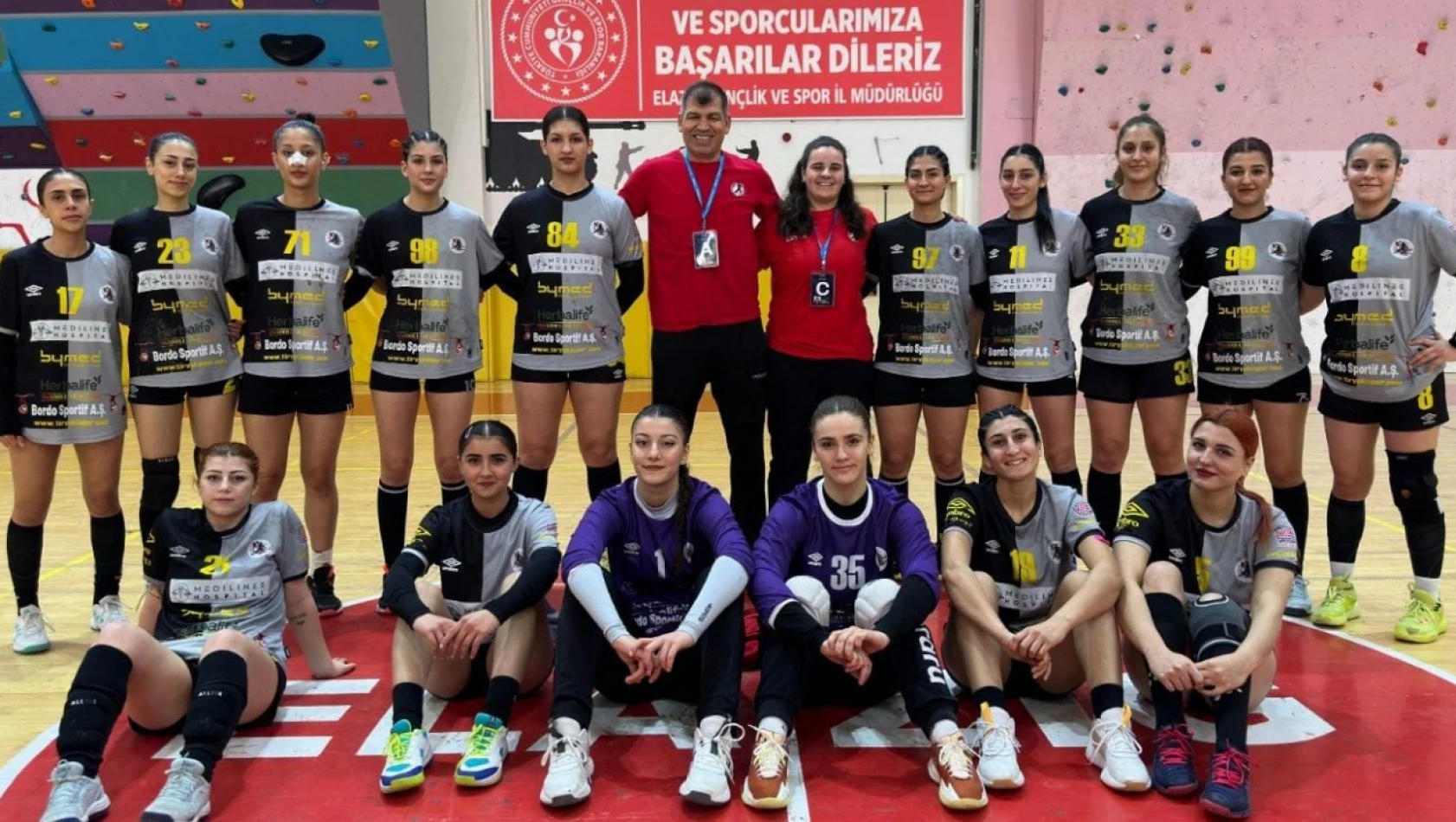 Demir Kızlar Türkiye finallerine namağlup ilerliyor