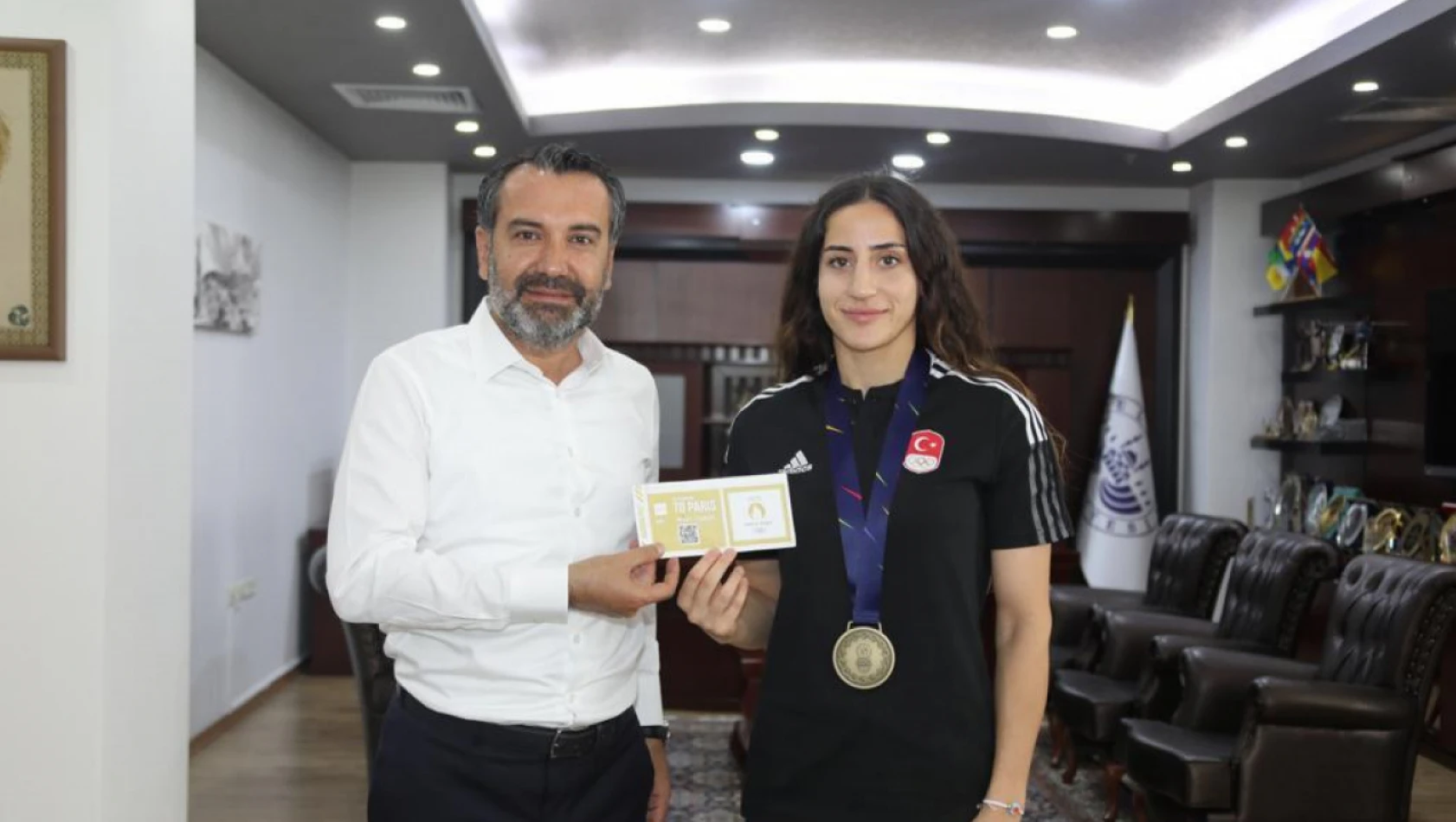 Elazığ belediyespor'un olimpiyat vizeli boksörü Gizem Özer, Güney Kore yolcusu