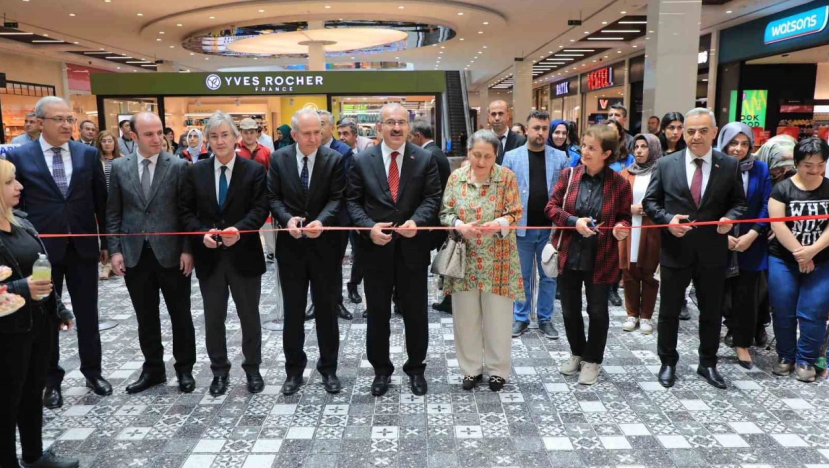 Elazığ'da 'Engelliler Haftası' sergisi açıldı