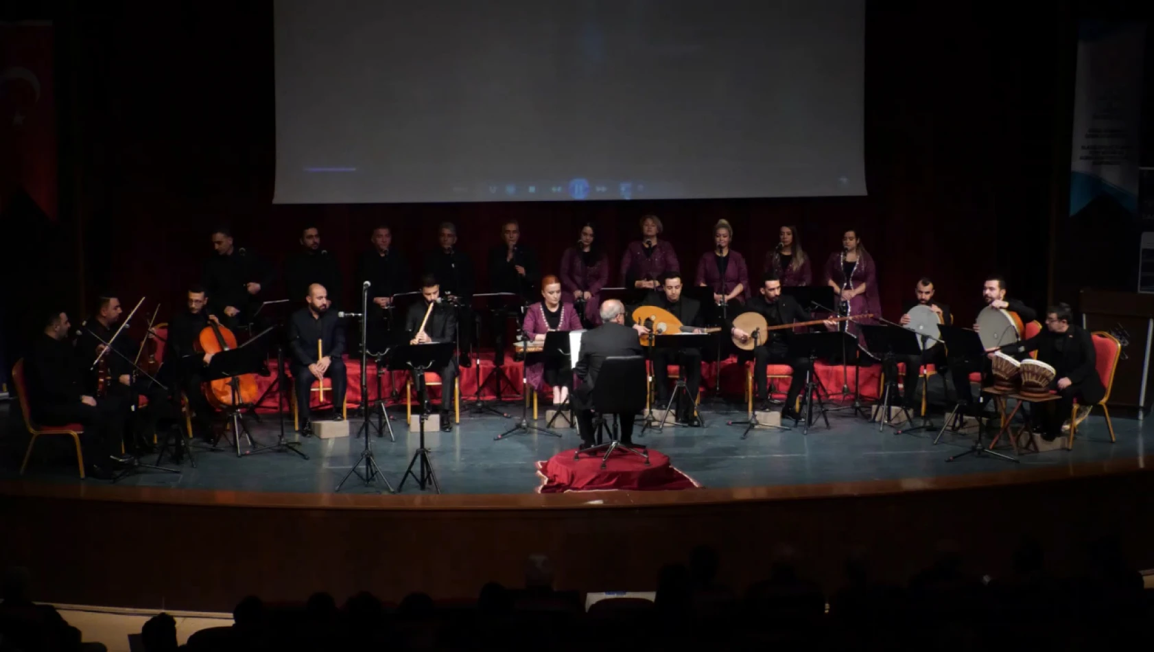 Elazığ'da Mevlana'yı anma konseri düzenledi