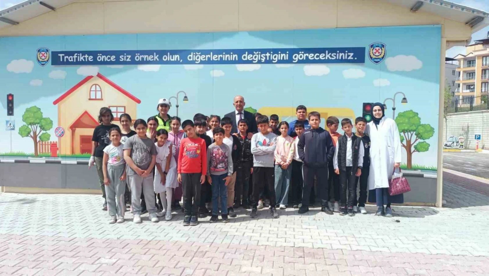 Elazığ'da öğrenciler trafik kuralları konusunda bilinçlendirildi