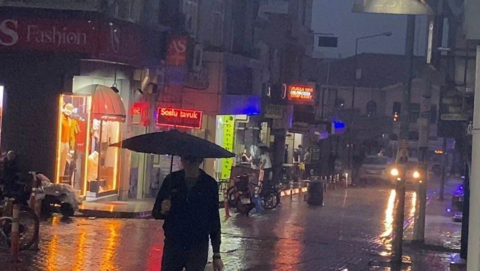 Elazığ'da sağanak etkili oldu