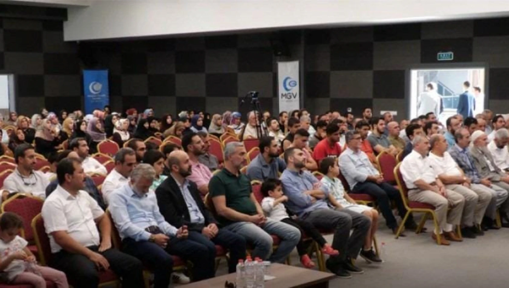 Elazığ'da 'Son Kalemiz Aile' konulu konferans düzenledi