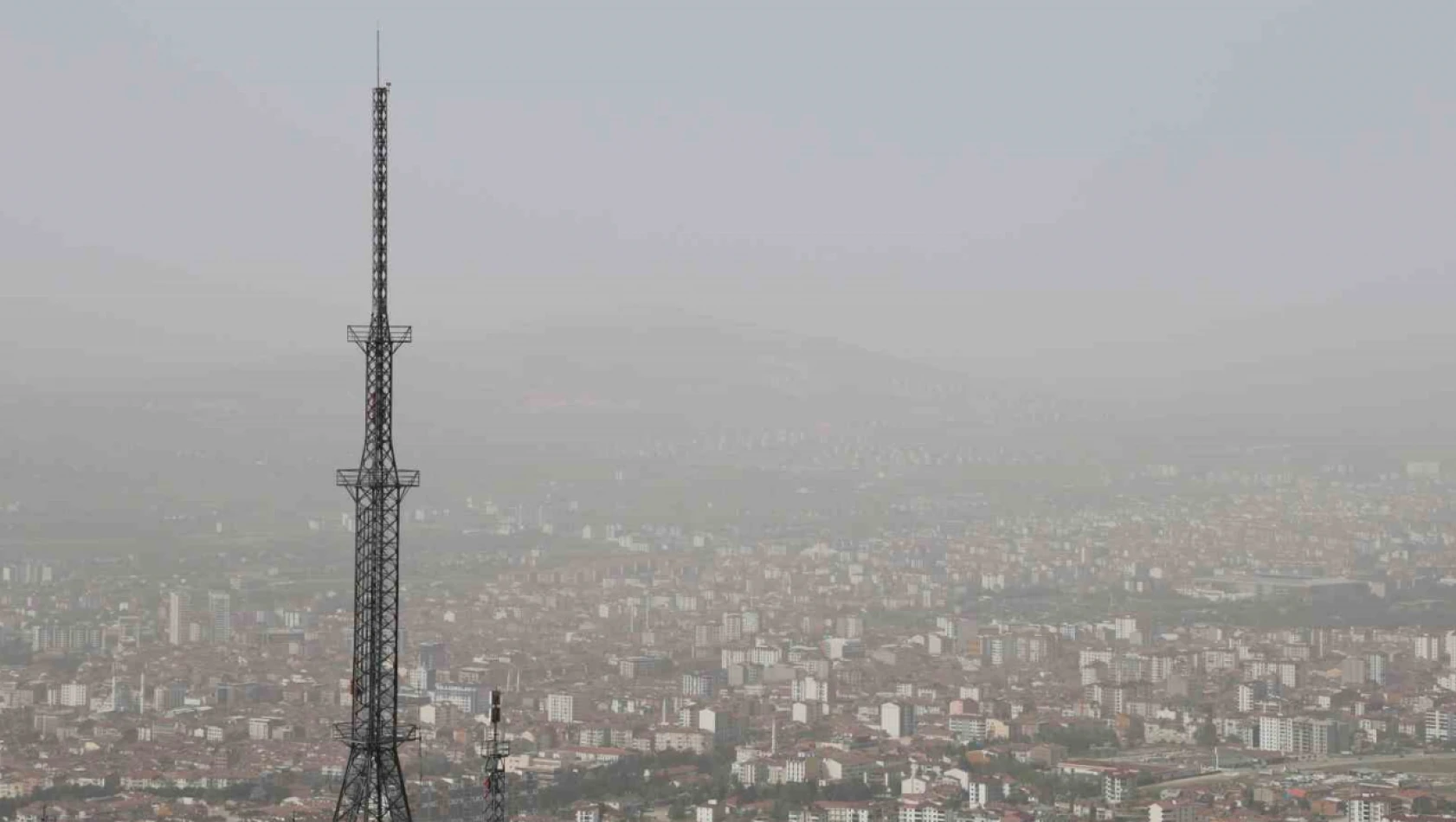 Elazığ'da toz bulutu etkili oldu