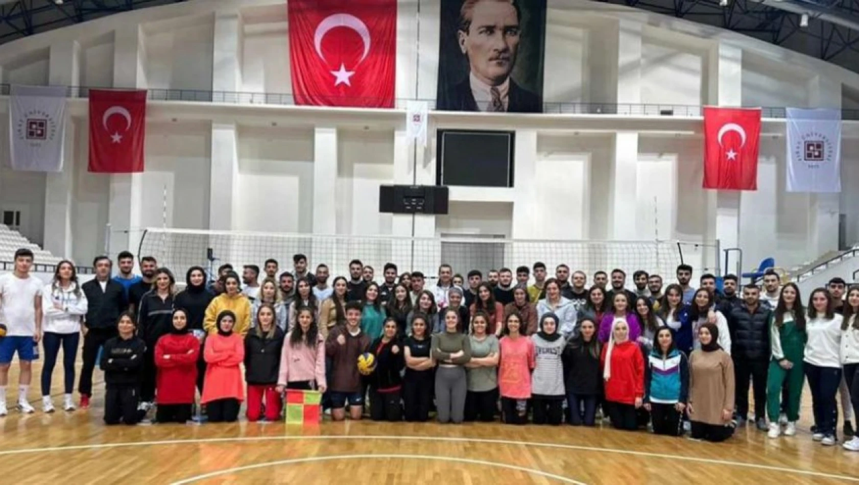 Elazığ Gençlik ve Spor İl Müdürlüğü öncülüğünde Voleybol aday hakem kursu başladı.