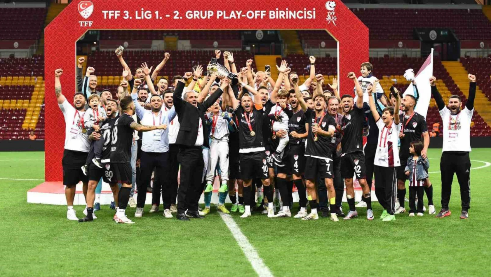 Elazığspor şampiyonluğu taraftarıyla kutlayacak