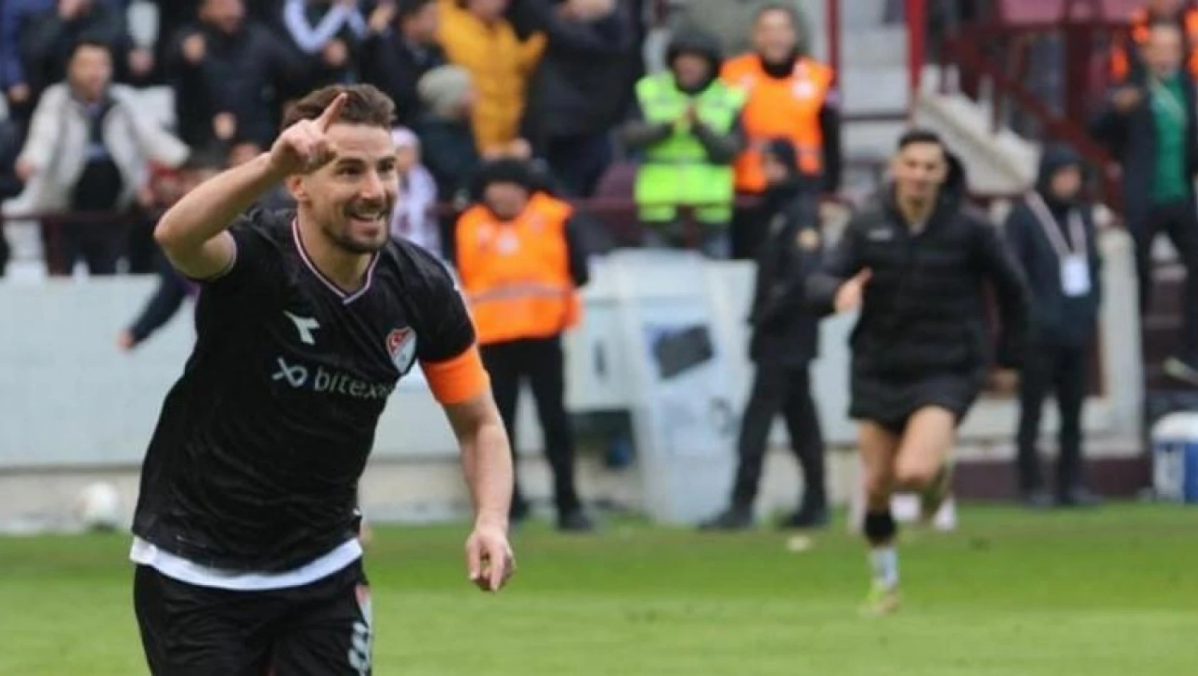 Elazığspor'un yıldızı gollerine devam ediyor