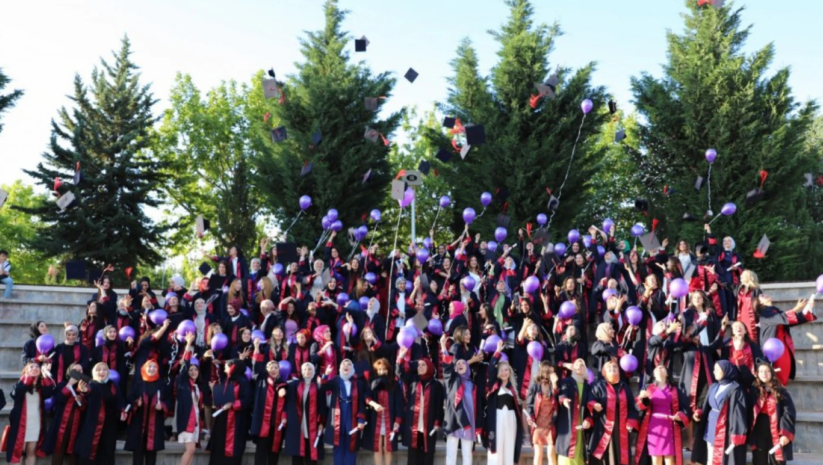 Fırat Üniversitesi mezunlarını uğurluyor