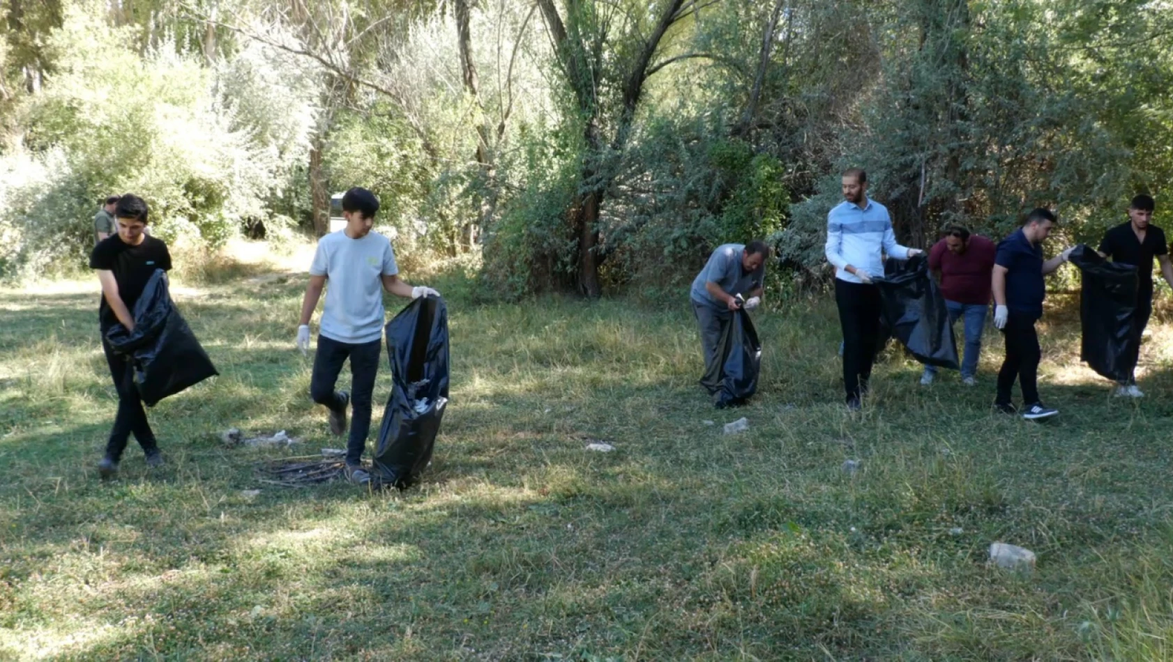 Kuzova Derneği'nden çevre temizliği etkinliği