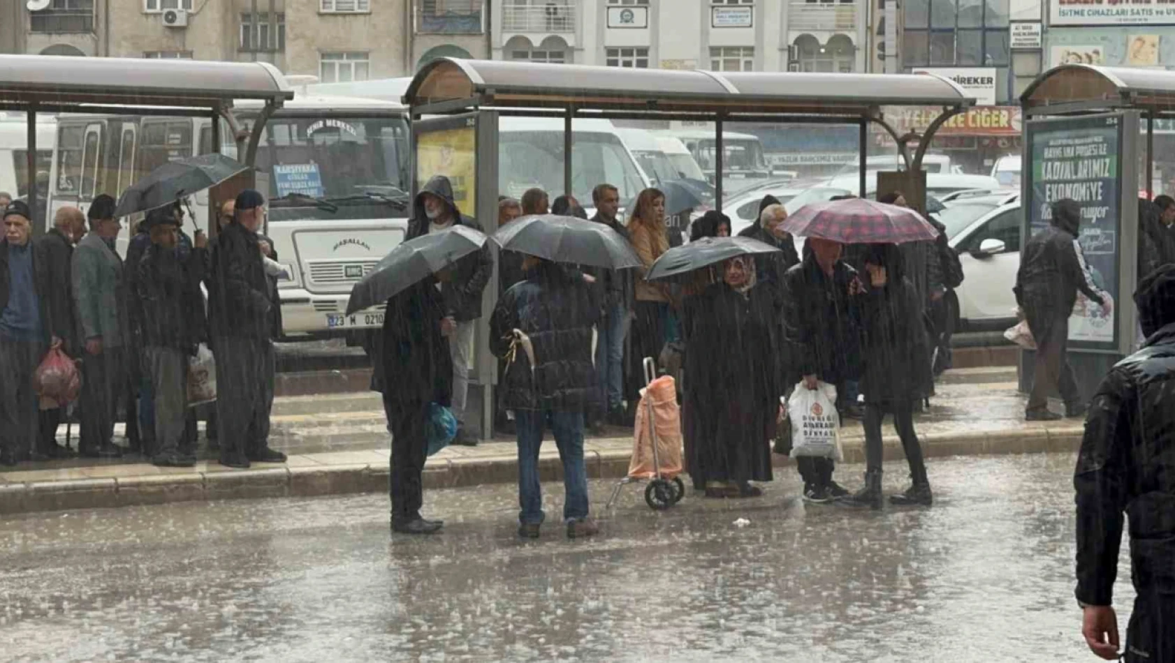 Meteorolojiden 5 il için kuvvetli yağış  ve toz taşınımı uyarısı