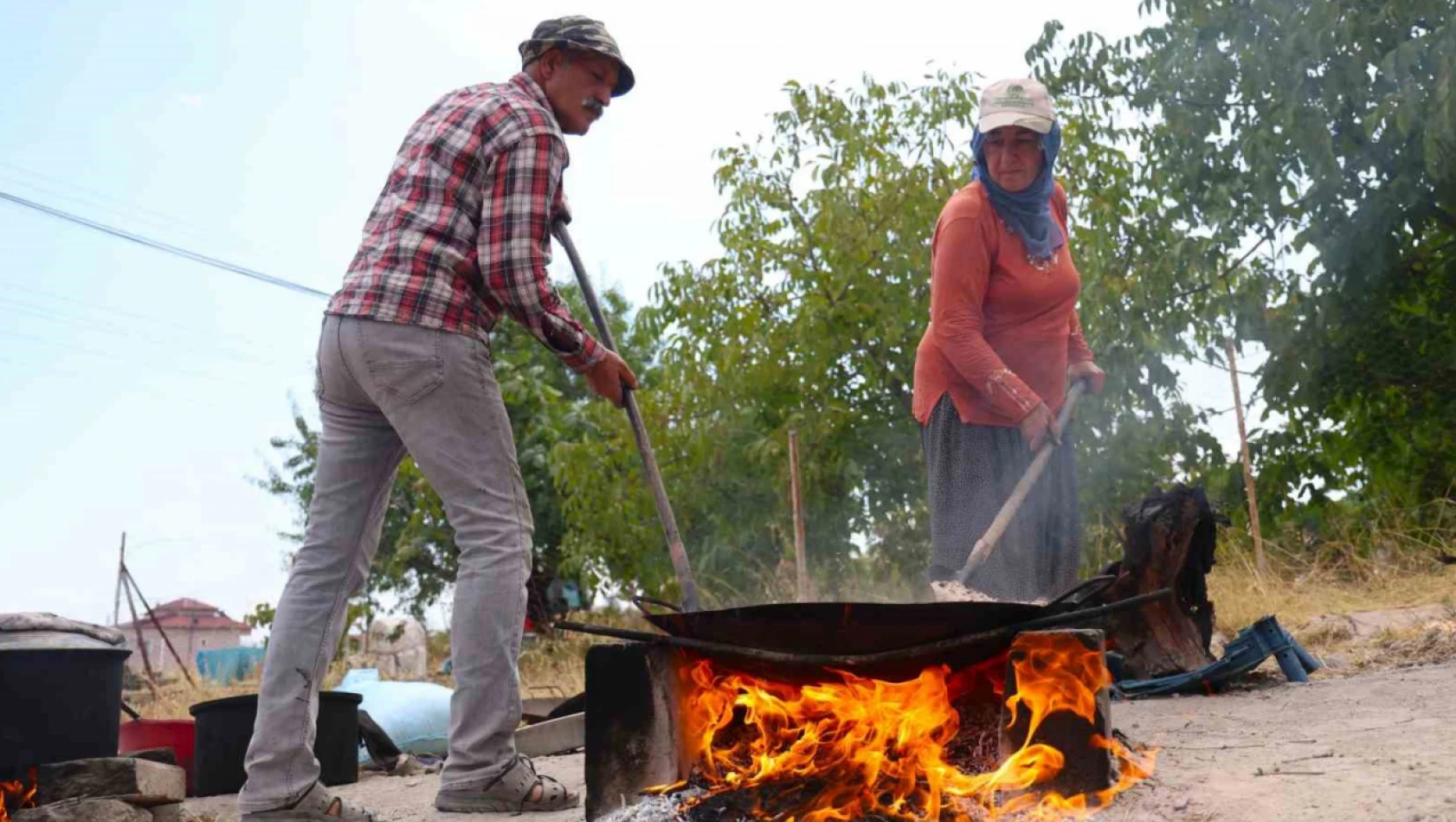 Nohudun kum ve ateşle dansı