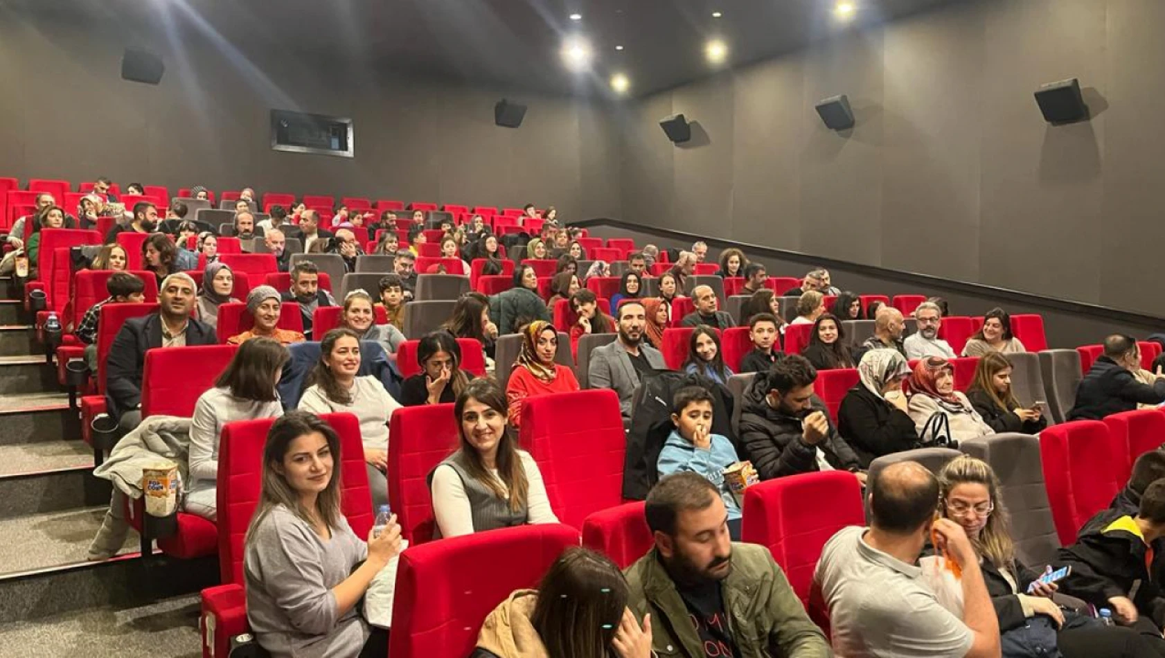 Türk Eğitim sen üyeleri, 'Atatürk' filmini izledi